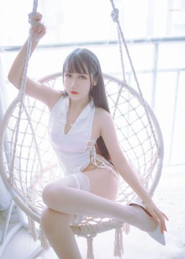秘书跪趴在办公室调教打屁股_蓝光全集免费观看